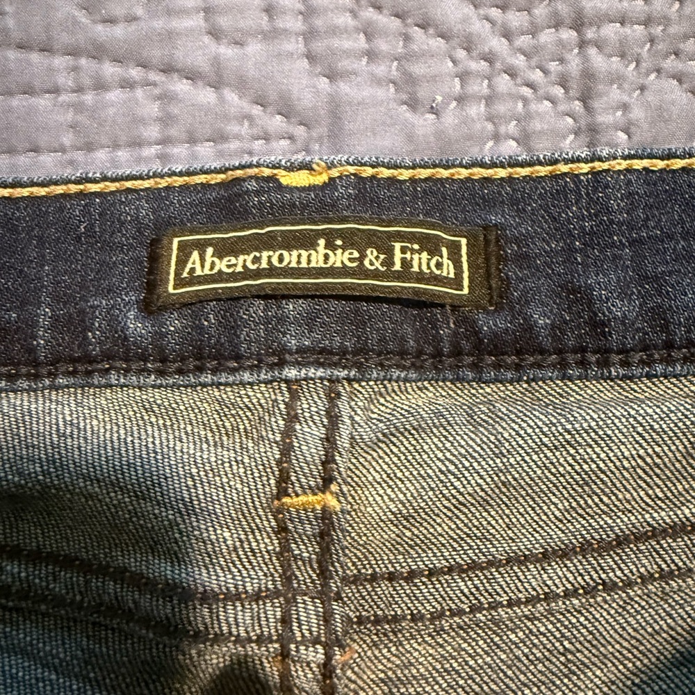 Abercrombie & Fitch Distressed Jean Shorts - Dark Wash - Picture 2 of 4